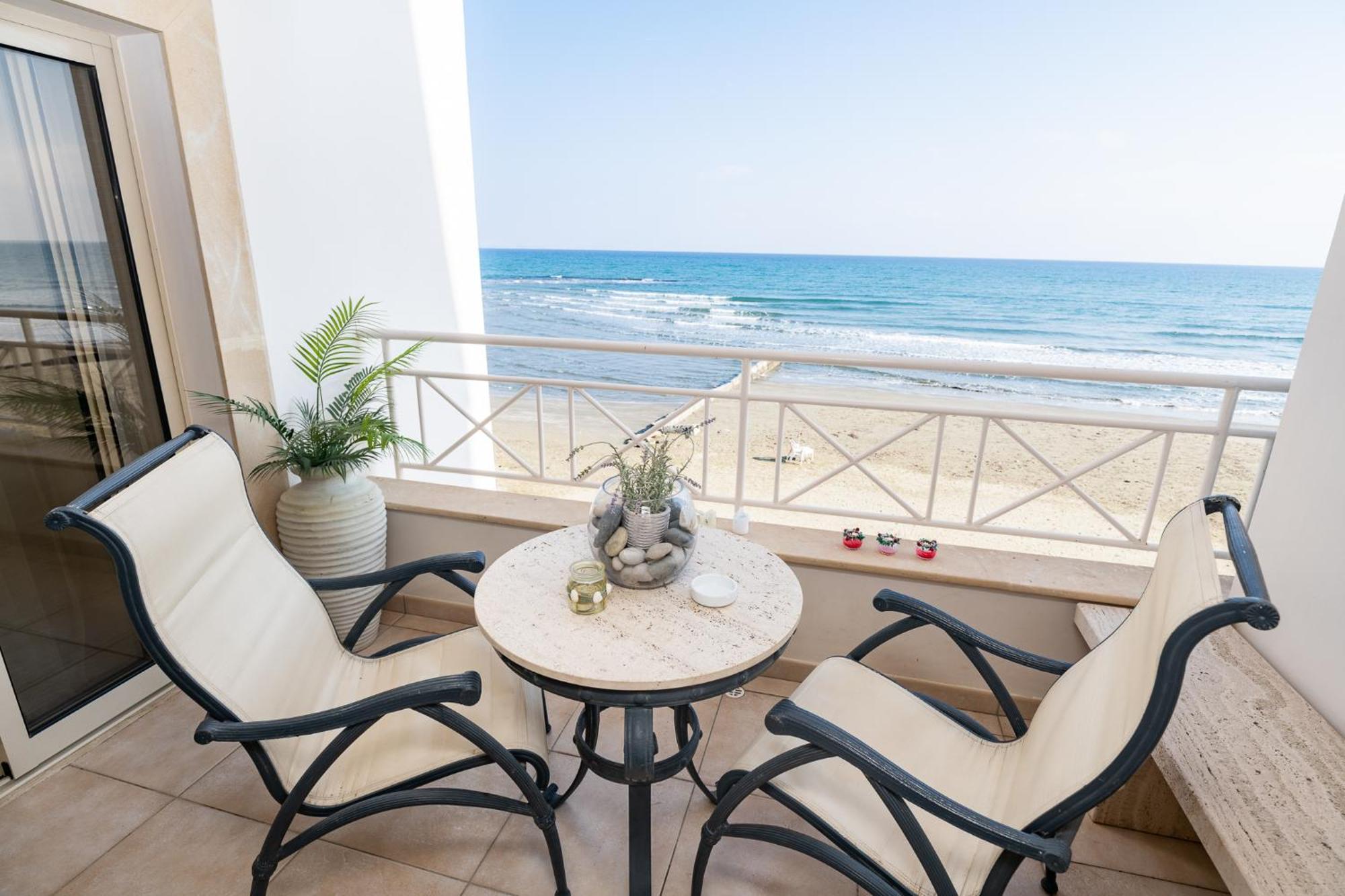 Quattro Beachfront Sea View Ap 4 Larnaca Buitenkant foto
