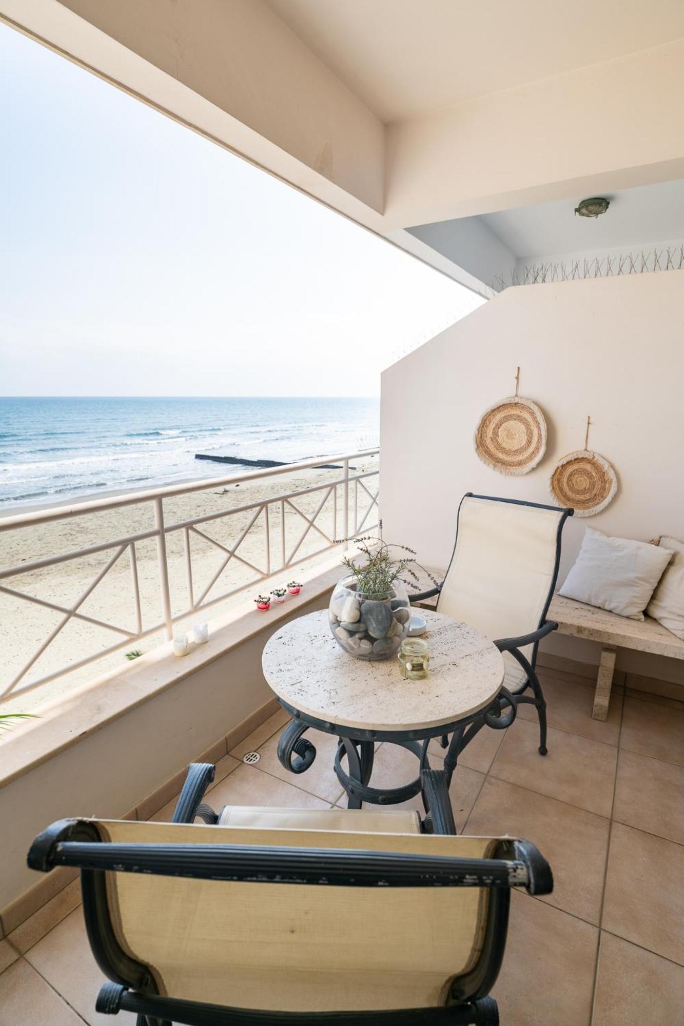 Quattro Beachfront Sea View Ap 4 Larnaca Buitenkant foto