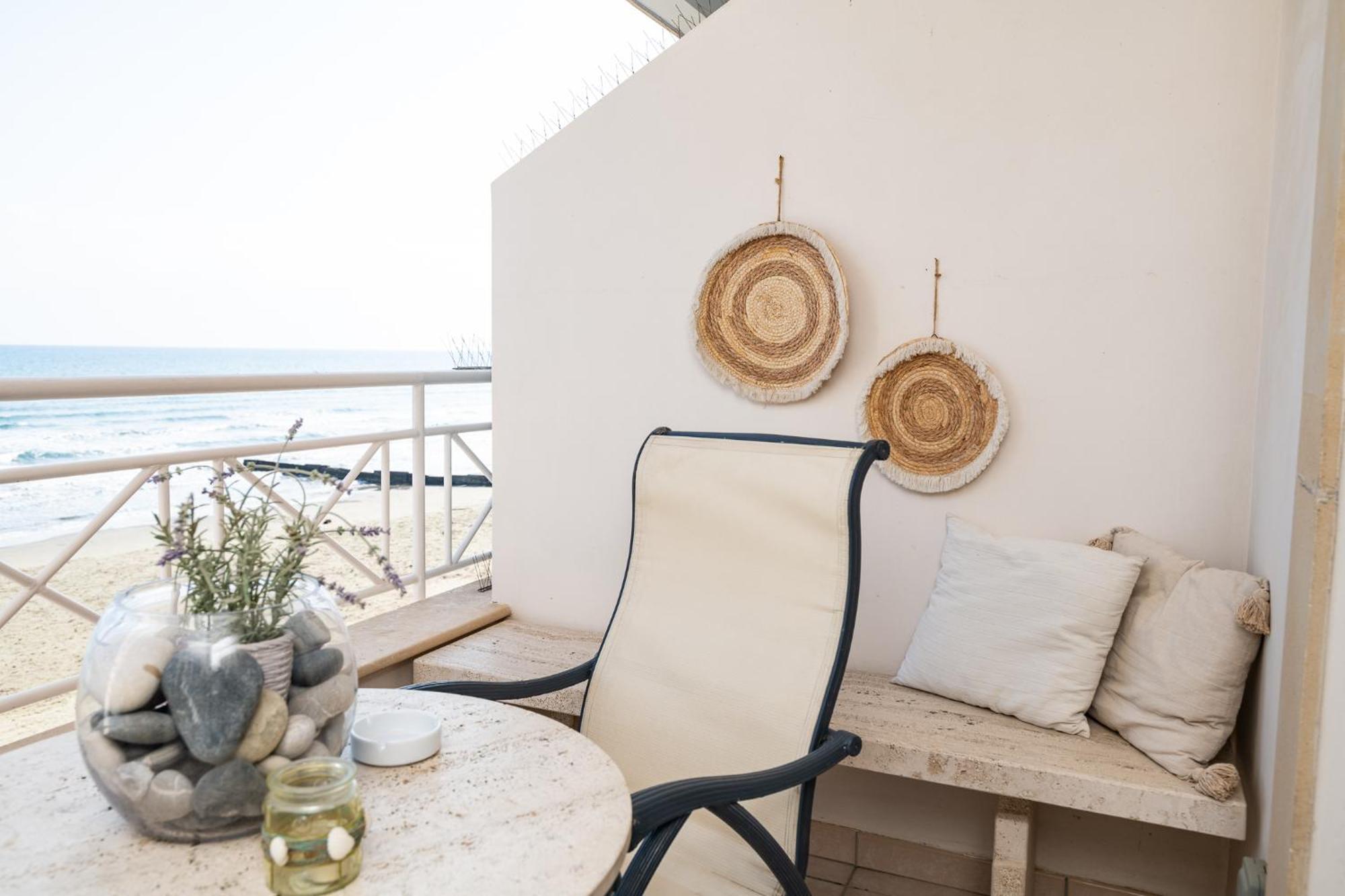 Quattro Beachfront Sea View Ap 4 Larnaca Buitenkant foto