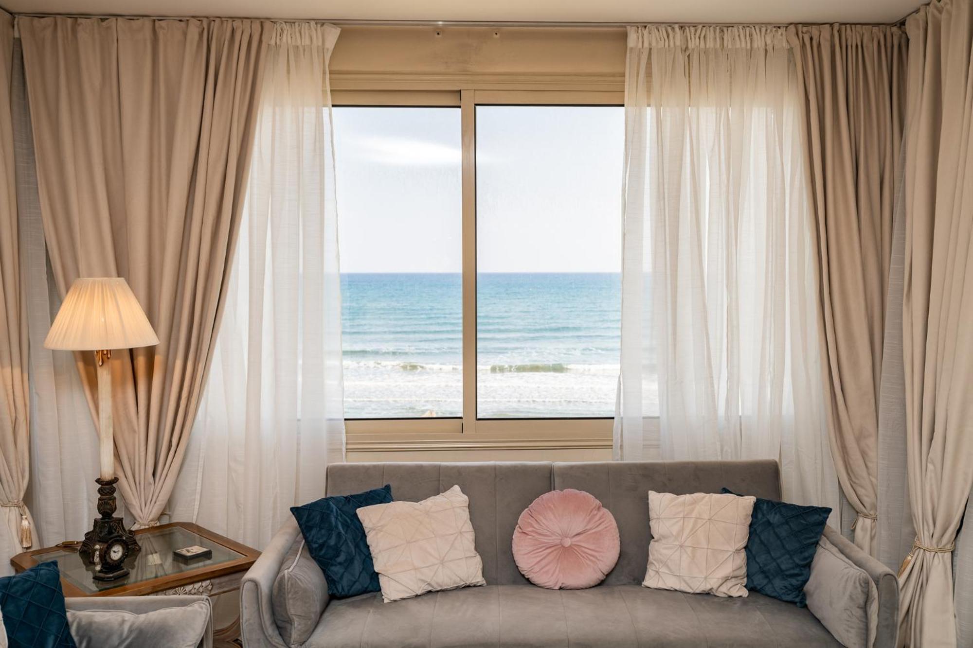 Quattro Beachfront Sea View Ap 4 Larnaca Buitenkant foto